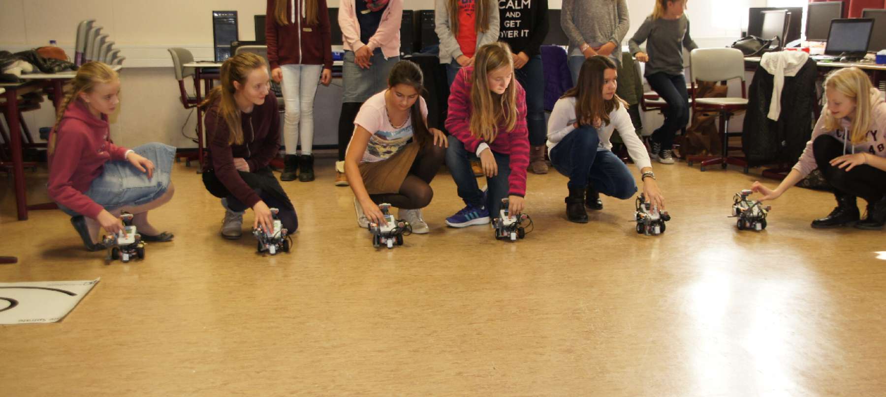 Robot workshop for girls of the 6th and 7th grade offered by the RWTH Aachen University