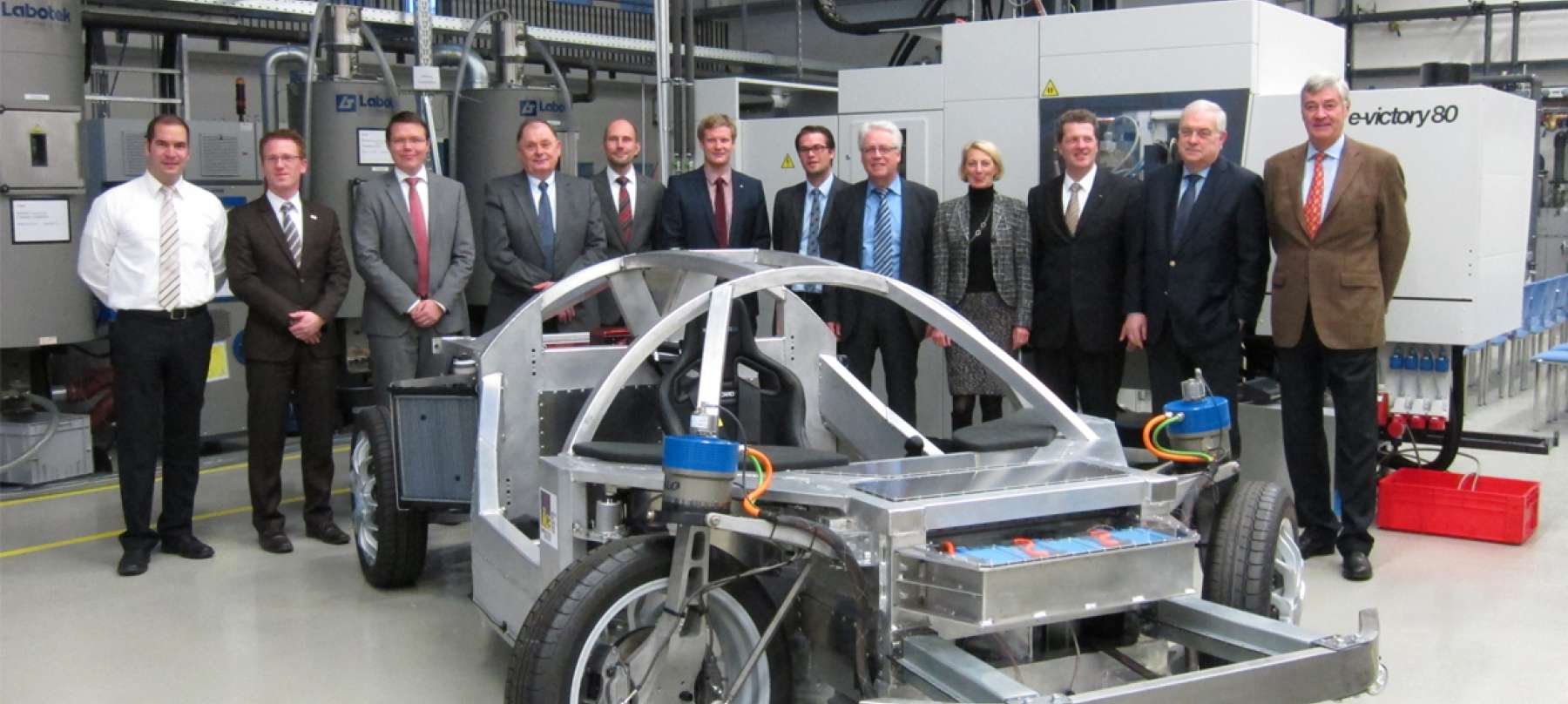 Forschung an einem Elektroauto am Institut für Kraftfahrzeuge (ika) an der RWTH Aachen